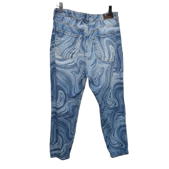 Hollister Curvy Hi-Rise Marble Denim Mom Jeans Size 28 - Picture 3 of 13